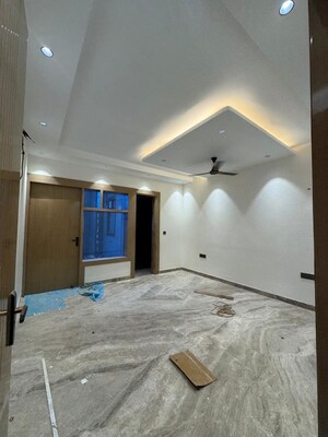 Room in 3 BHK Builder Floor at Sector 82 – for Rent
