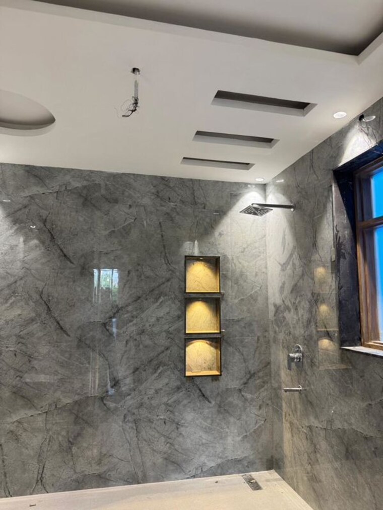 Bathroom, sector 82 3 Bedroom 300 Sq.Mt. Builder Floor In Sector 82 Noida 10383088