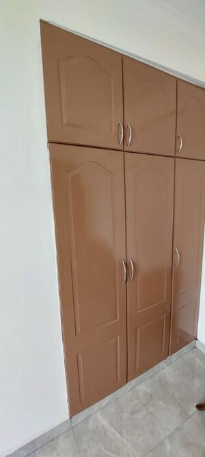 Furnished Amenities in 4 BHK Apartment at Vip Road – for Rent