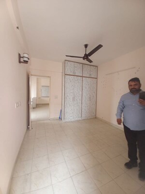 Room in 2 BHK Apartment at Ninex RMG Residency, Sector 37c – for Rent