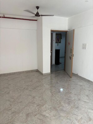 Room in 2 BHK Apartment at Shraddha Priva, Mulund West – for Rent
