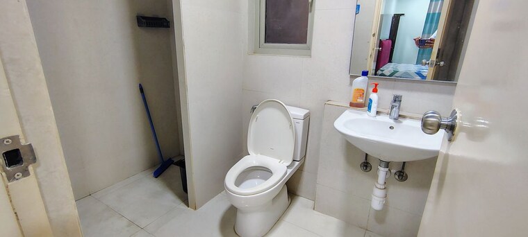 Bathroom, hiranandani-estate-rodas-enclave 3 Bedroom 1485 Sq.Ft. Apartment In Ghodbunder Road Thane 10383136