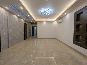 Room in 3 BHK Builder Floor at Sushant Lok Iii – for Rent