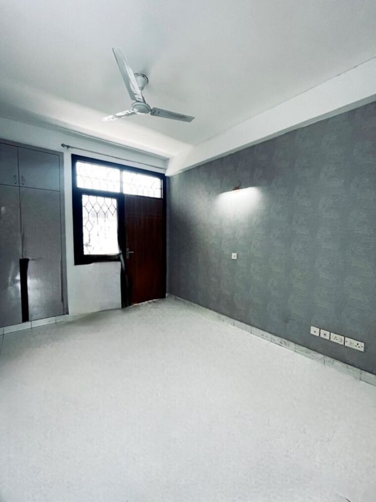 Room, sushant lok iii 3 Bedroom 300 Sq.Yd. Builder Floor In Sushant Lok Iii Gurgaon 10383180