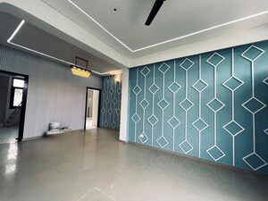 Room in 3 BHK Builder Floor at Sushant Lok Iii – for Rent