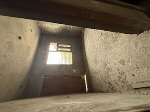 Room in 6 BHK Independent House at Sainik Colony – for Sale