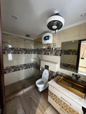Kitchen in 3 BHK Builder Floor at BPTP Amstoria, Sector 102 – for Sale