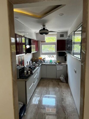 Kitchen in 3 BHK Builder Floor at BPTP Amstoria, Sector 102 – for Sale