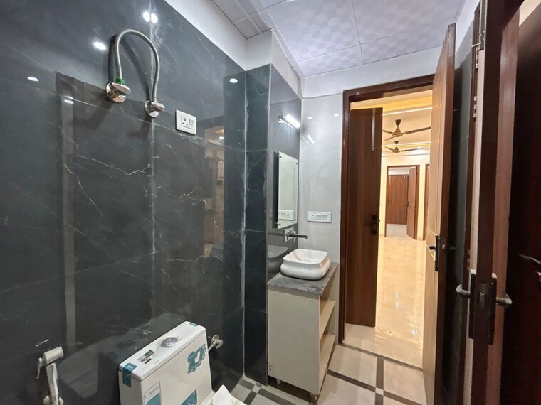 Bathroom, vaidpura 3.5 Bedroom 2010 Sq.Ft. Villa In Vaidpura Greater Noida 10383215