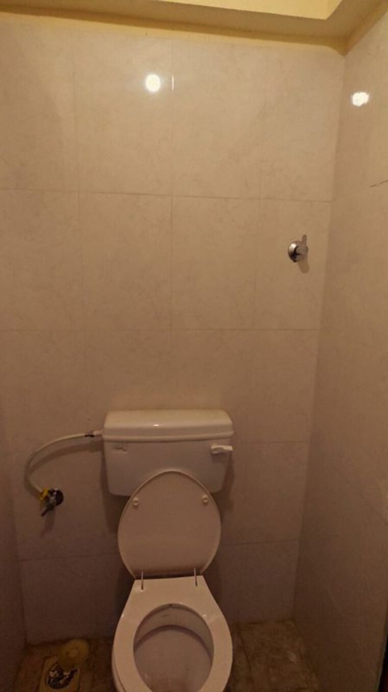 Bathroom, oberoi-mall 2 Bedroom 500 Sq.Ft. Apartment In Goregaon East Mumbai 10383234