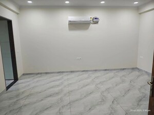 Room in 3 BHK Builder Floor at BPTP Amstoria, Sector 102 – for Sale