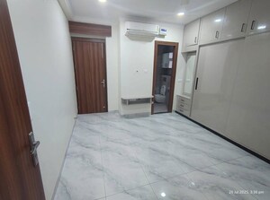 Room in 3 BHK Builder Floor at BPTP Amstoria, Sector 102 – for Sale