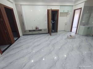 Room in 3 BHK Builder Floor at BPTP Amstoria, Sector 102 – for Sale