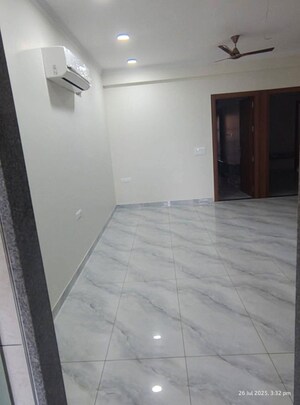 Room in 3 BHK Builder Floor at BPTP Amstoria, Sector 102 – for Sale