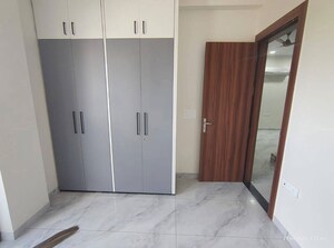 Room in 3 BHK Builder Floor at BPTP Amstoria, Sector 102 – for Sale