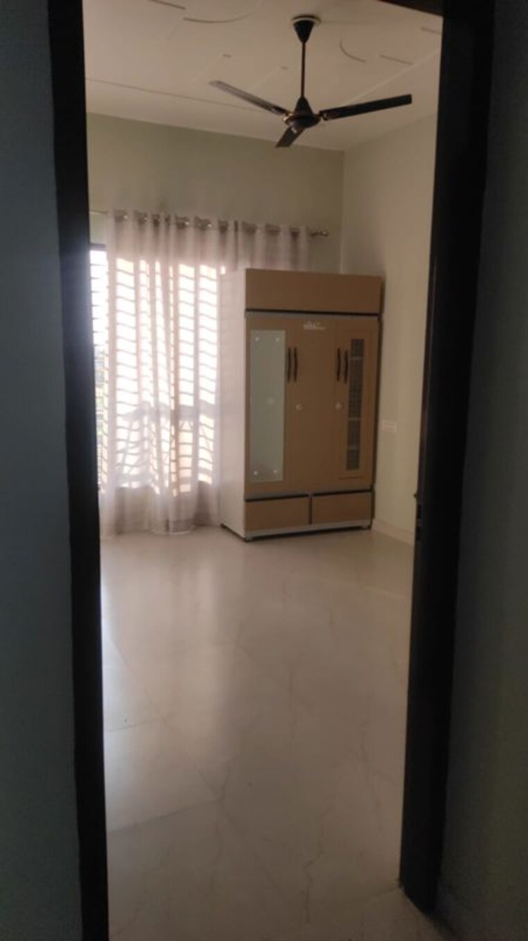 Room, dlf-hyde-park 3.5 Bedroom 400 Sq.Yd. Independent House In South Mullanpur Chandigarh 10383202