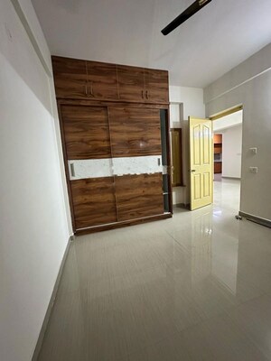 Room in 2 BHK Apartment at Bhartiya Nikoo Homes Phase 2, Thanisandra Main Road – for Rent
