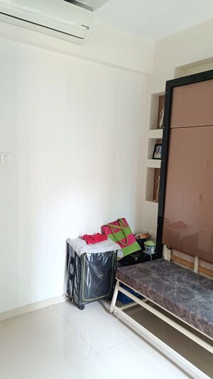 Furnished Amenities in 2 BHK Apartment at Kalpataru The Sunrise, Kolshet Road – for Rent