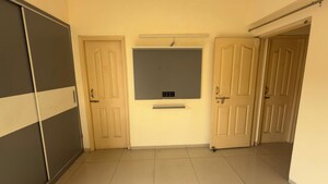 Room in 2 BHK Apartment at Wave City, Wave City – for Rent