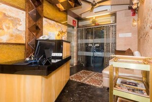 Team Area in  Showroom at Colaba – for Rent
