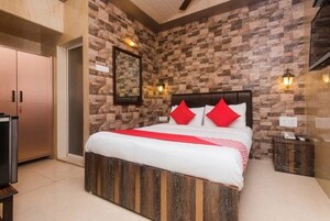 Bedroom in  Showroom at Colaba – for Rent