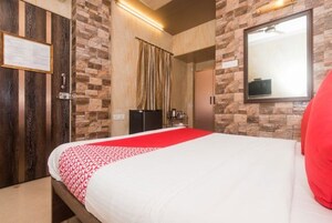 Bedroom in  Showroom at Colaba – for Rent
