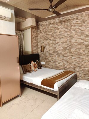 Bedroom in  Showroom at Colaba – for Rent