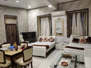 Team Area in  Showroom at Colaba – for Rent