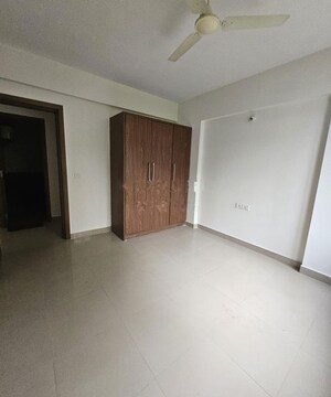 Room in 2 BHK Apartment at Purva Palm Beach, Hennur Road – for Rent