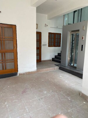Room in 6+ BHK Independent House at Ashiyana – for Sale