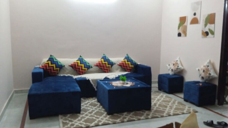 Bedroom, sector 52 2 Bedroom 1100 Sq.Ft. Builder Floor In Sector 52 Gurgaon 10383397