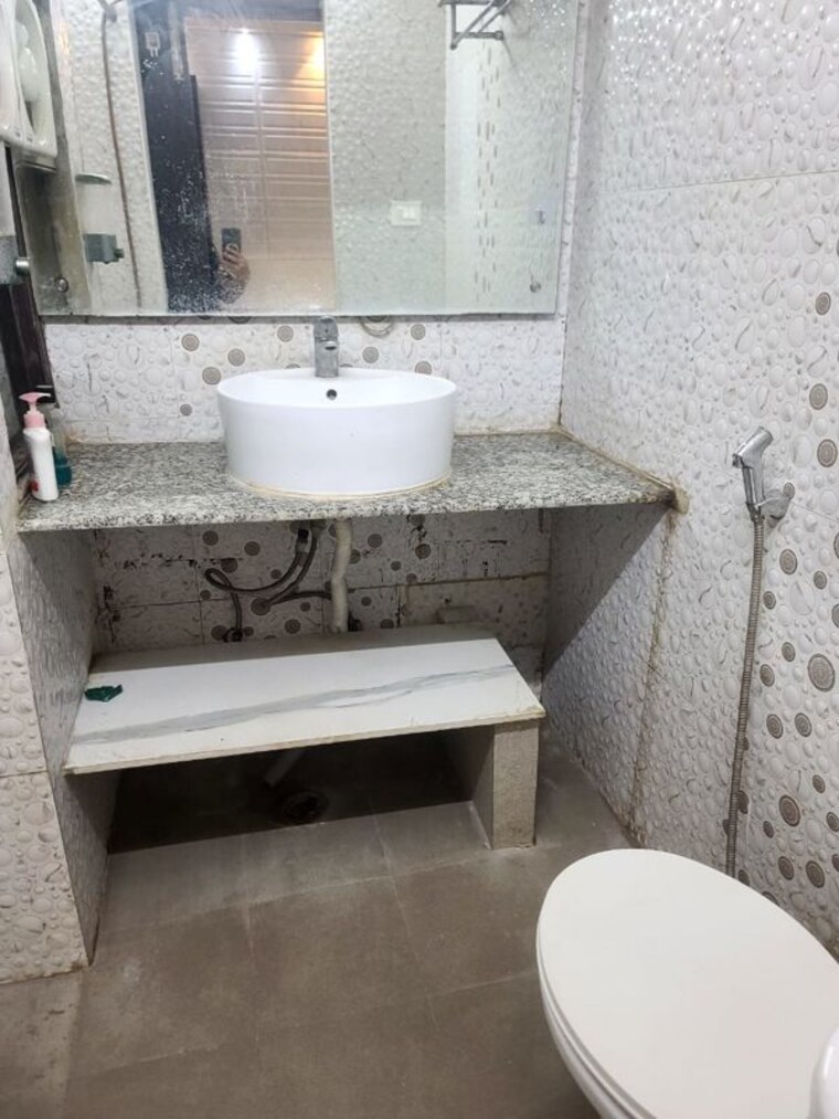 Bathroom, jawahar nagar 2 Bedroom 800 Sq.Ft. Builder Floor In Jawahar Nagar Delhi 10383374