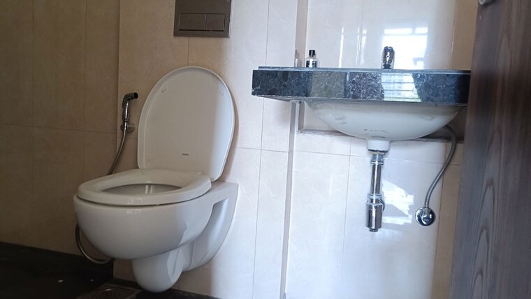 Bathroom, sheth-zuri 3 Bedroom 787 Sq.Ft. Apartment In Laxmi Nagar Thane 10383434
