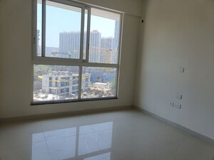 Room in 3 BHK Apartment at Sheth Zuri, Laxmi Nagar – for Rent