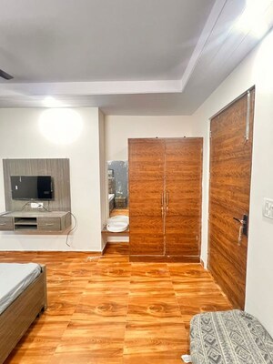 Room in 2 BHK Builder Floor at Sushant Lok I – for Rent