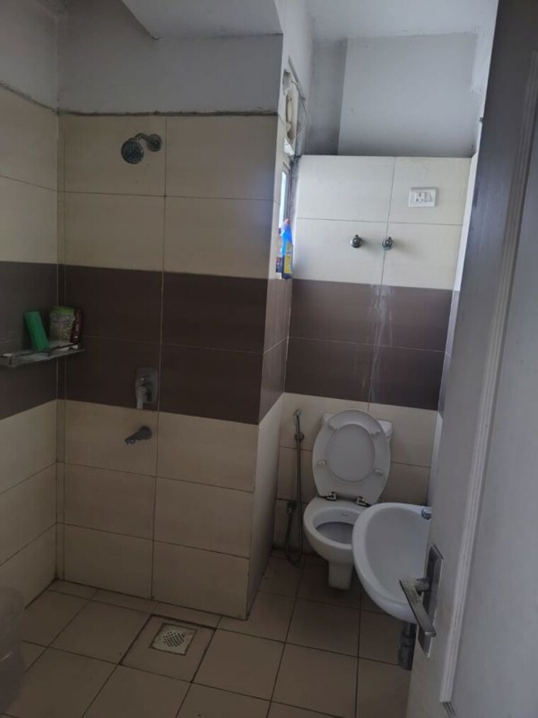Bathroom, stellar-mi-citihomes Studio 529 Sq.Ft. Apartment In Omicron Iii Greater Noida Greater Noida 10383401