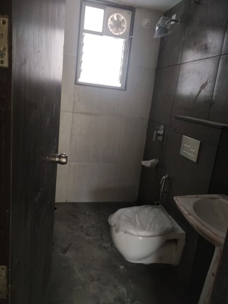 Bathroom, 5-star-royal-grande 2 Bedroom 836 Sq.Ft. Apartment In Wakad Pune 10383550