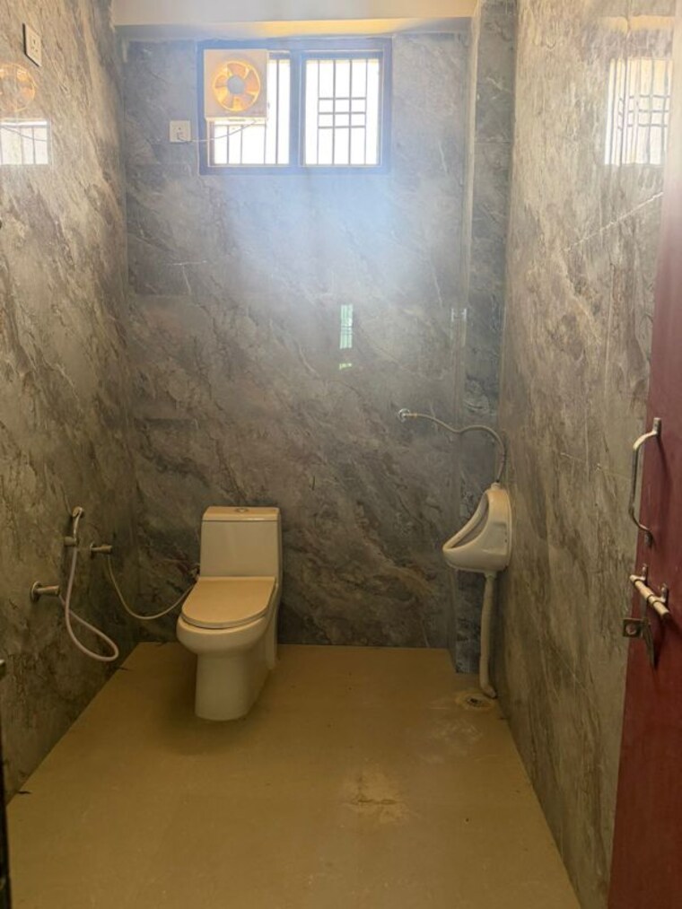 Bathroom, gaur-yamuna-city-2nd-park-view 1 Bedroom 128 Sq.Ft. Villa In Gaur Yamuna City Greater Noida 10383548