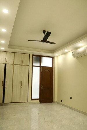 Room in 3.5 BHK Apartment at Anand Niketan – for Rent