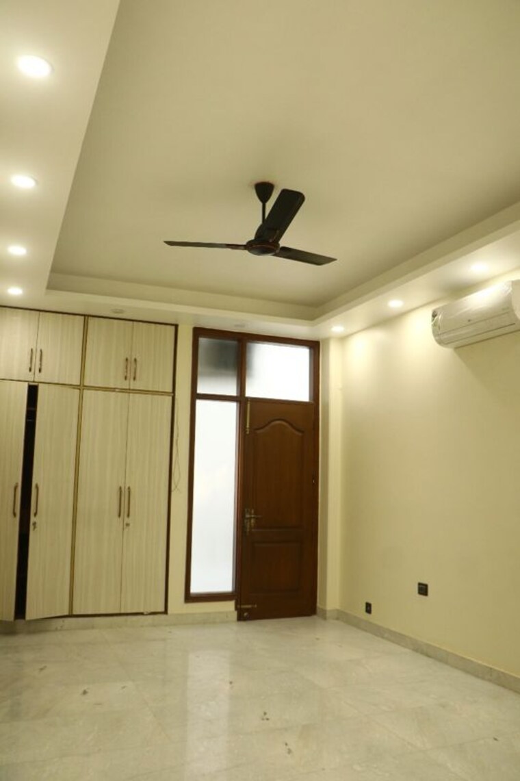Room, anand niketan 3.5 Bedroom 250 Sq.Yd. Apartment In Anand Niketan Delhi 10383586