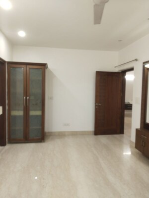 Room in 3 BHK Apartment at Sarita Vihar – for Rent