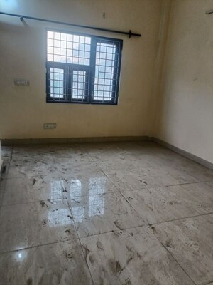 Room in 1 BHK Builder Floor at Sector 52 – for Rent