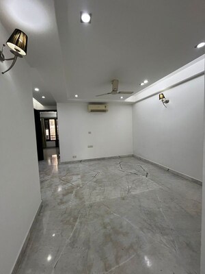 Room in 2 BHK Builder Floor at Chittaranjan Park – for Rent