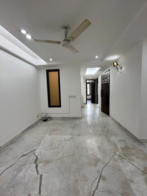 Room in 2 BHK Builder Floor at Chittaranjan Park – for Rent