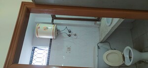 Furnished Amenities in 1 BHK Builder Floor at Khirki Extension – for Rent