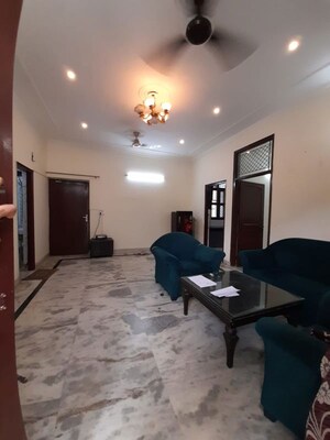 Living Room in 2 BHK Builder Floor at Sector 56 – for Rent