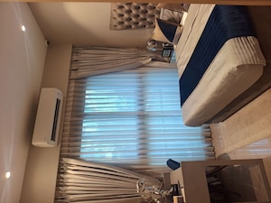 Room in 3 BHK Apartment at Shapoorji Pallonji Sarova, Kandivali East – for Sale