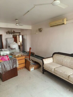 Living Room in 3 BHK Builder Floor at Sector 42 – for Rent