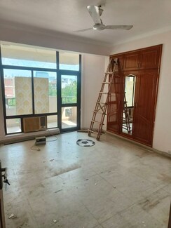 3 BHK + Servant Room,Study Room Builder Floor For Rent in Sector 42