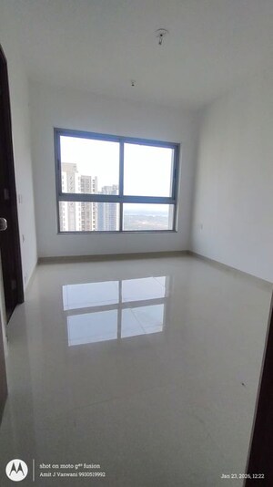Room in 2 BHK Apartment at Kalpataru Immensa B, Kolshet Road – for Rent